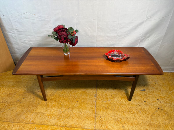 Table basse G-Plan Brasilia en teck et afromosia, années 1960. Cette élégante table basse