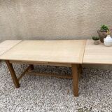 Stripped and extendable farm table