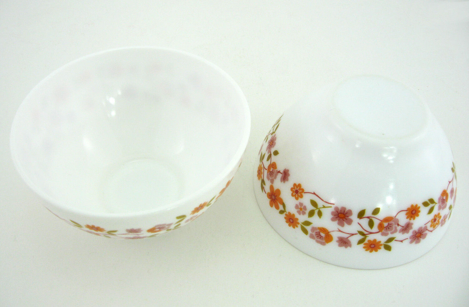 2 bowls in opal and tempered glass - Scania Arcopal France - vintage 70s