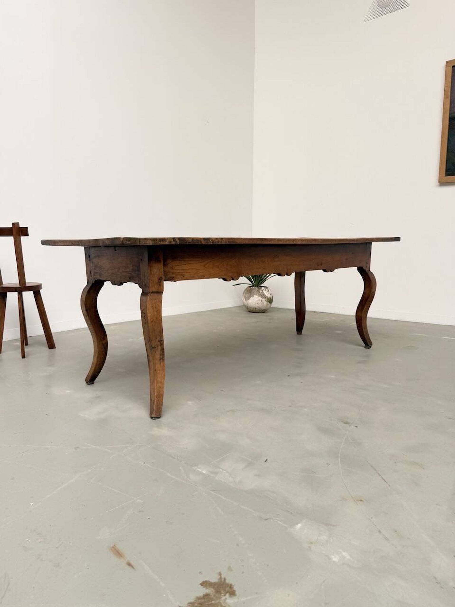 Table, drapière en noyer, XIXème s.