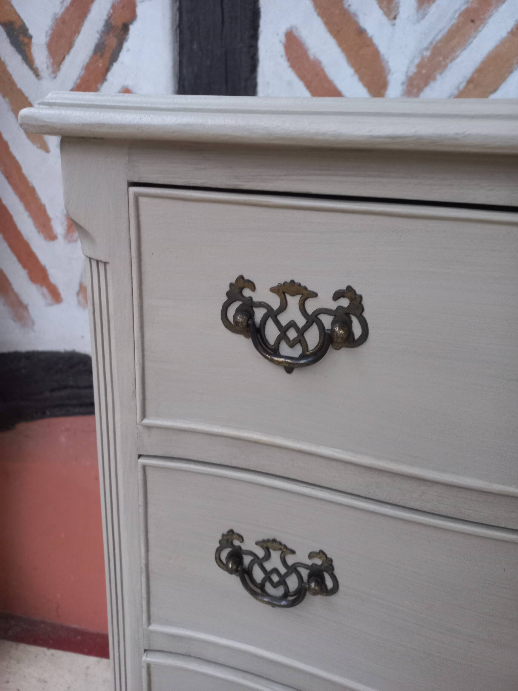 Petite commode anglaise patinée lin vieilli