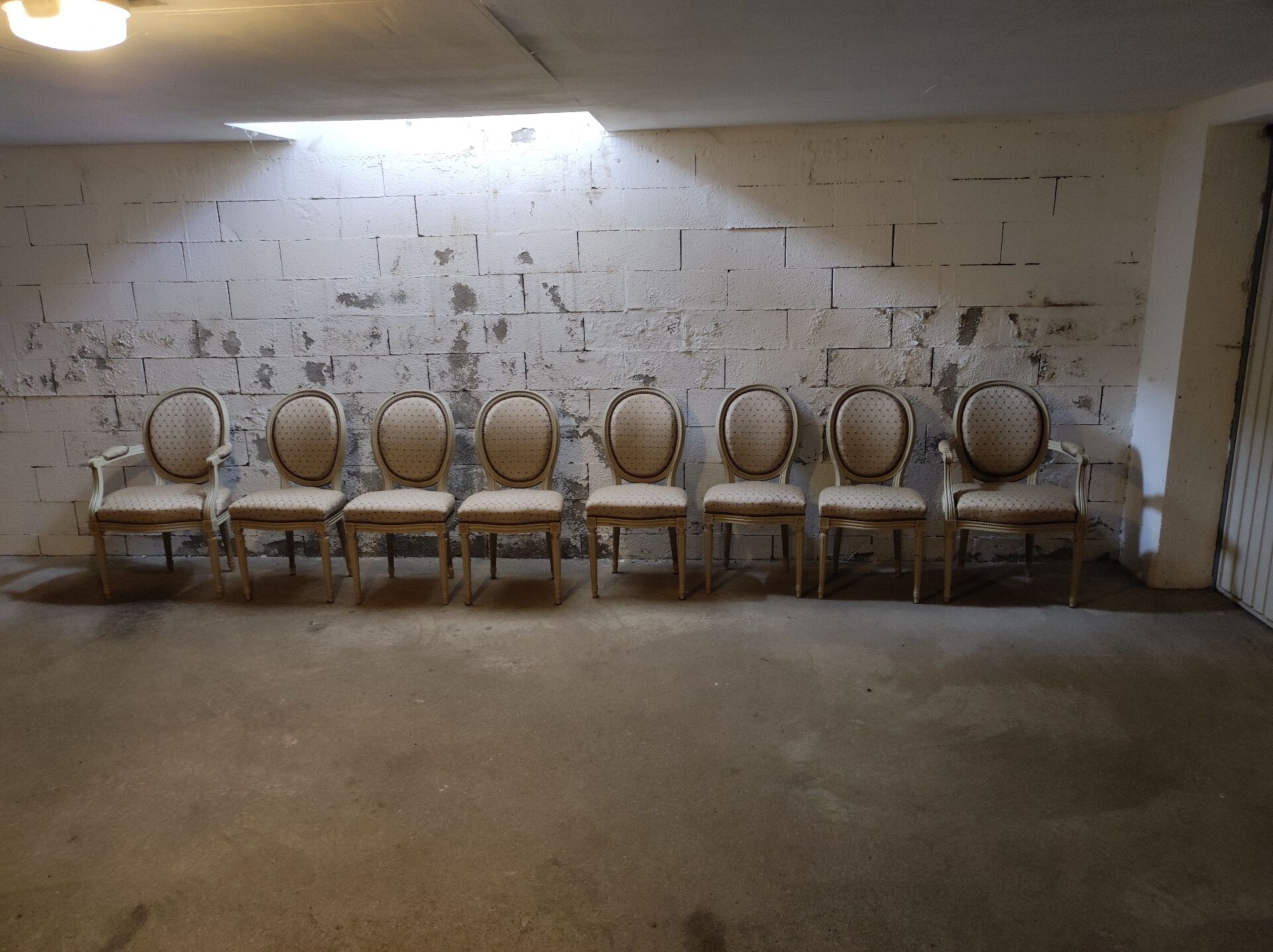 Lot de 6 chaises + 2 fauteuils médaillon style Louis XVI