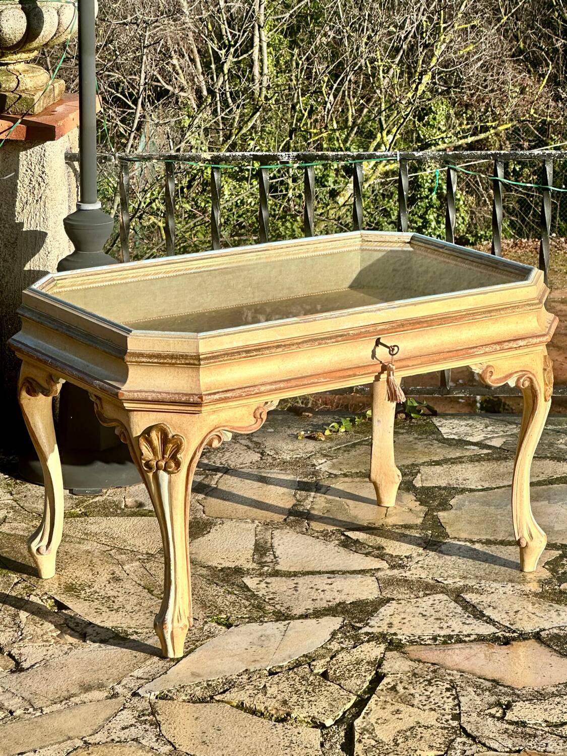 Coffee table/display cabinet in painted polychrome wood.