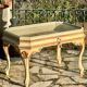 Table basse, vitrine d’exposition en bois peint polychrome