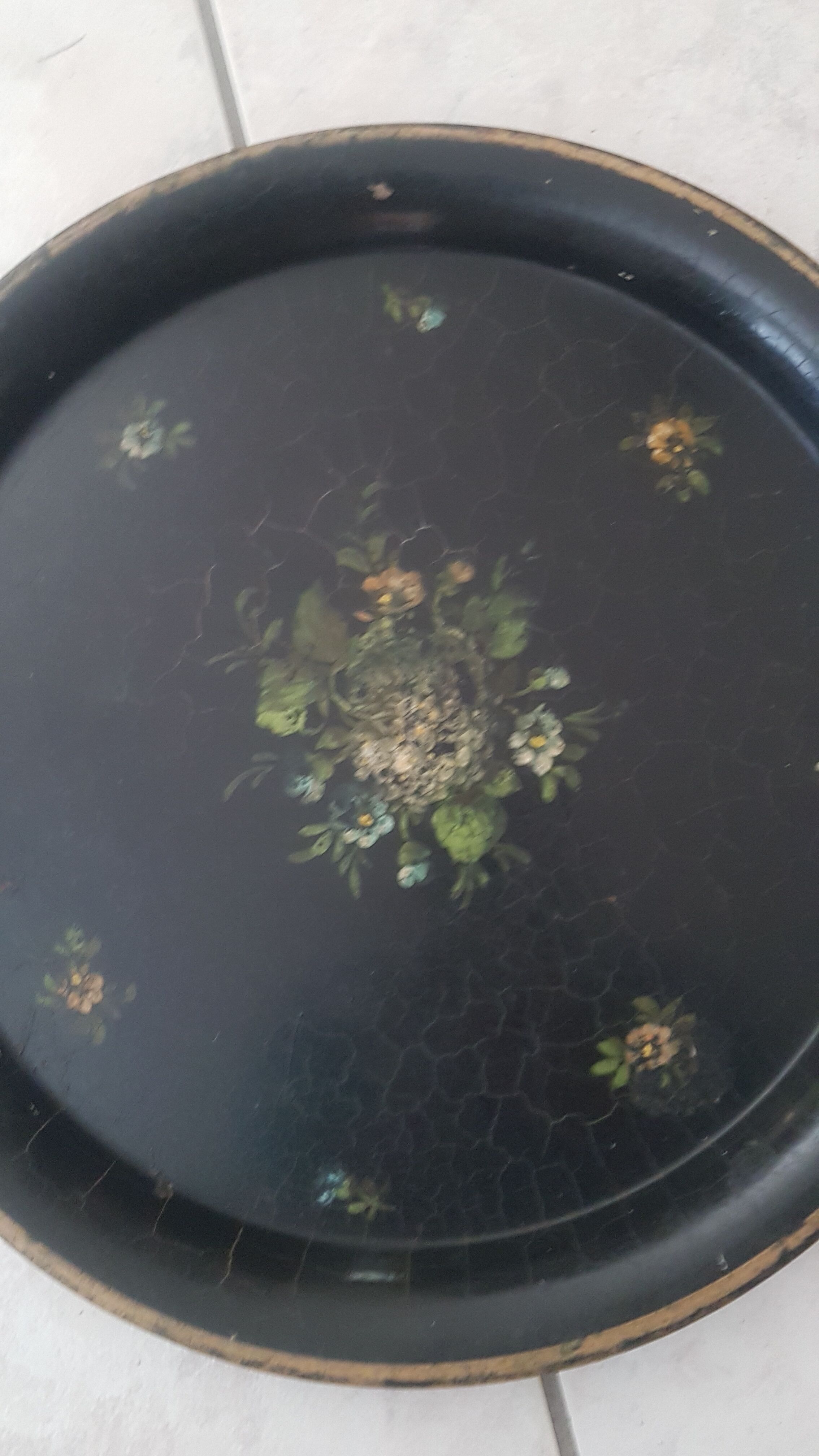 Plateau à servir en tôle avec décor fleuri