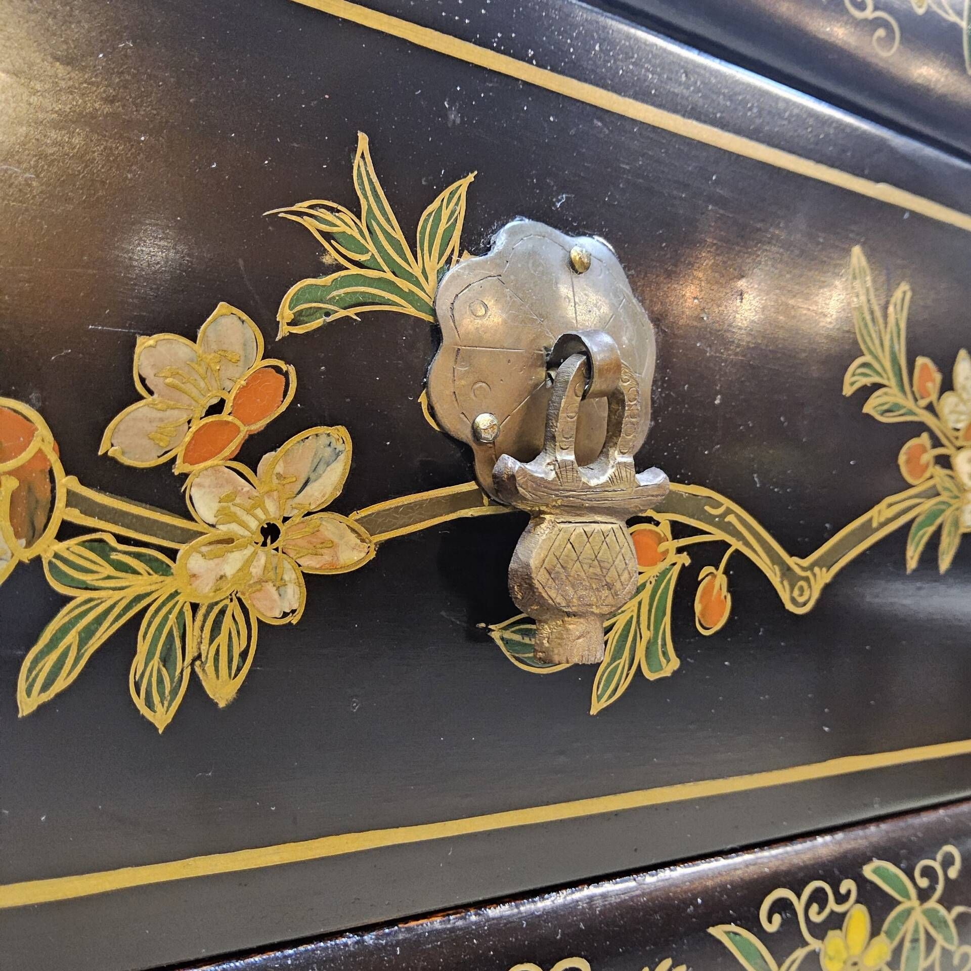 Vitrine chinoise vintage avec miroir, décor fleurs et oiseaux