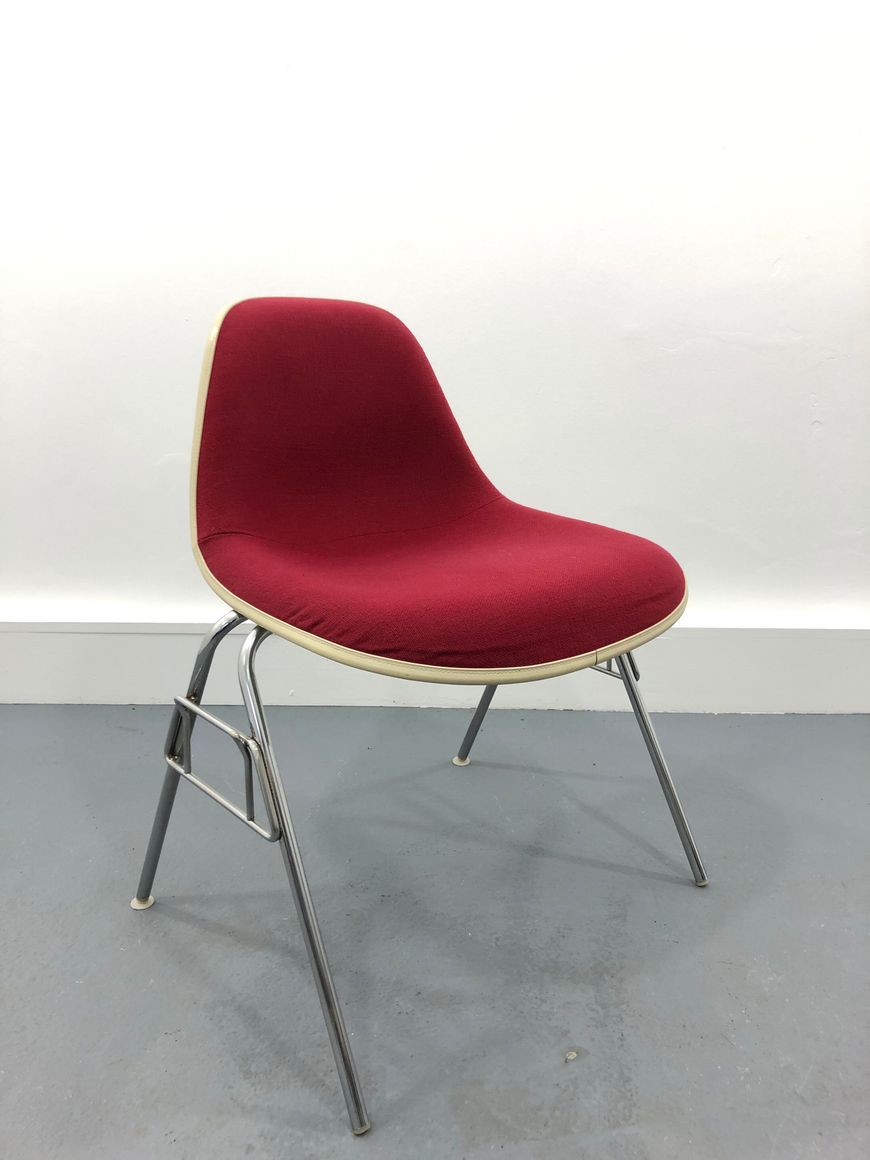 Chaise en fibre de verre par Charles & Ray Eames pour Vitra, années 1960