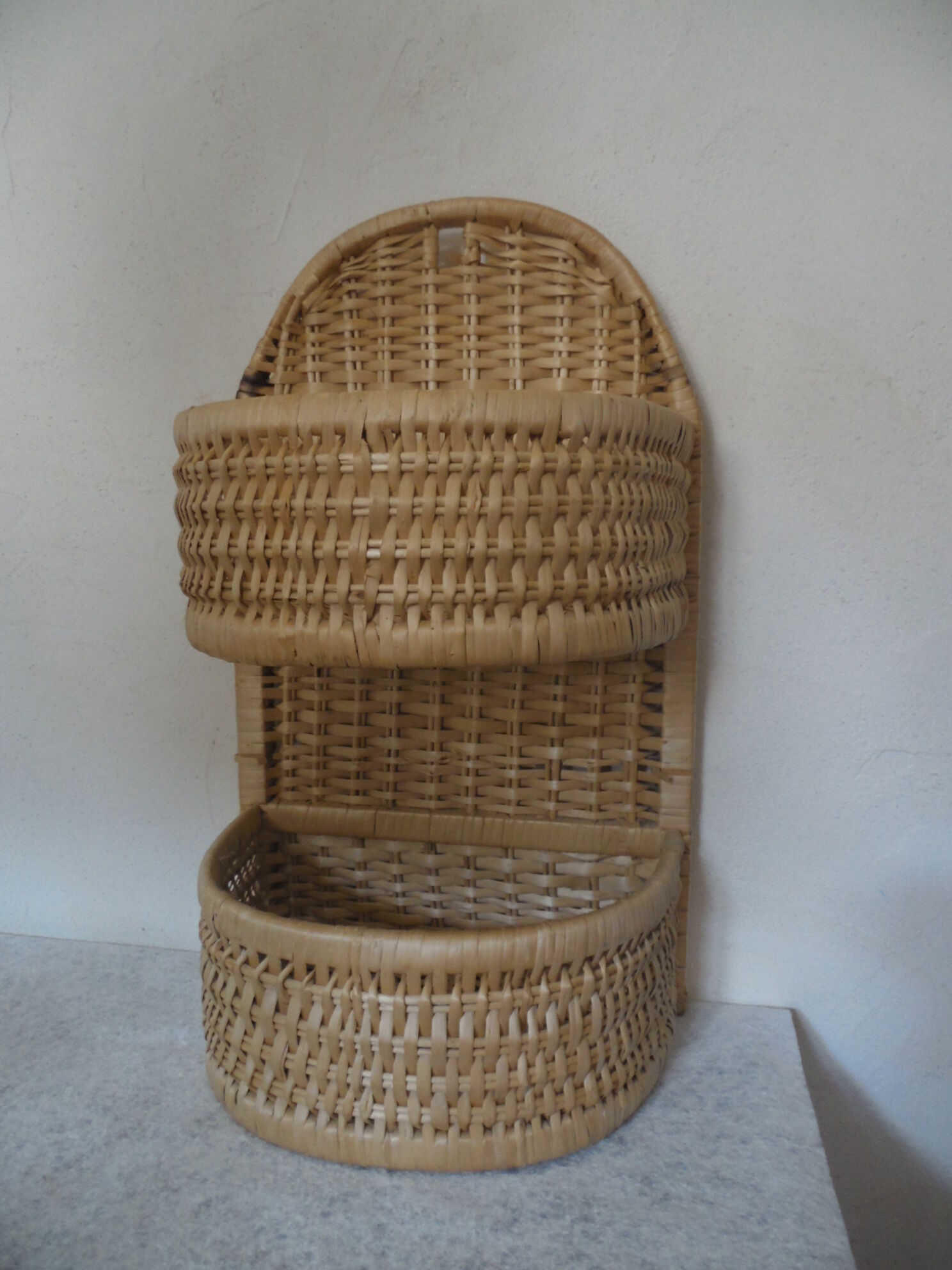 Shelf straw and wicker half sphere