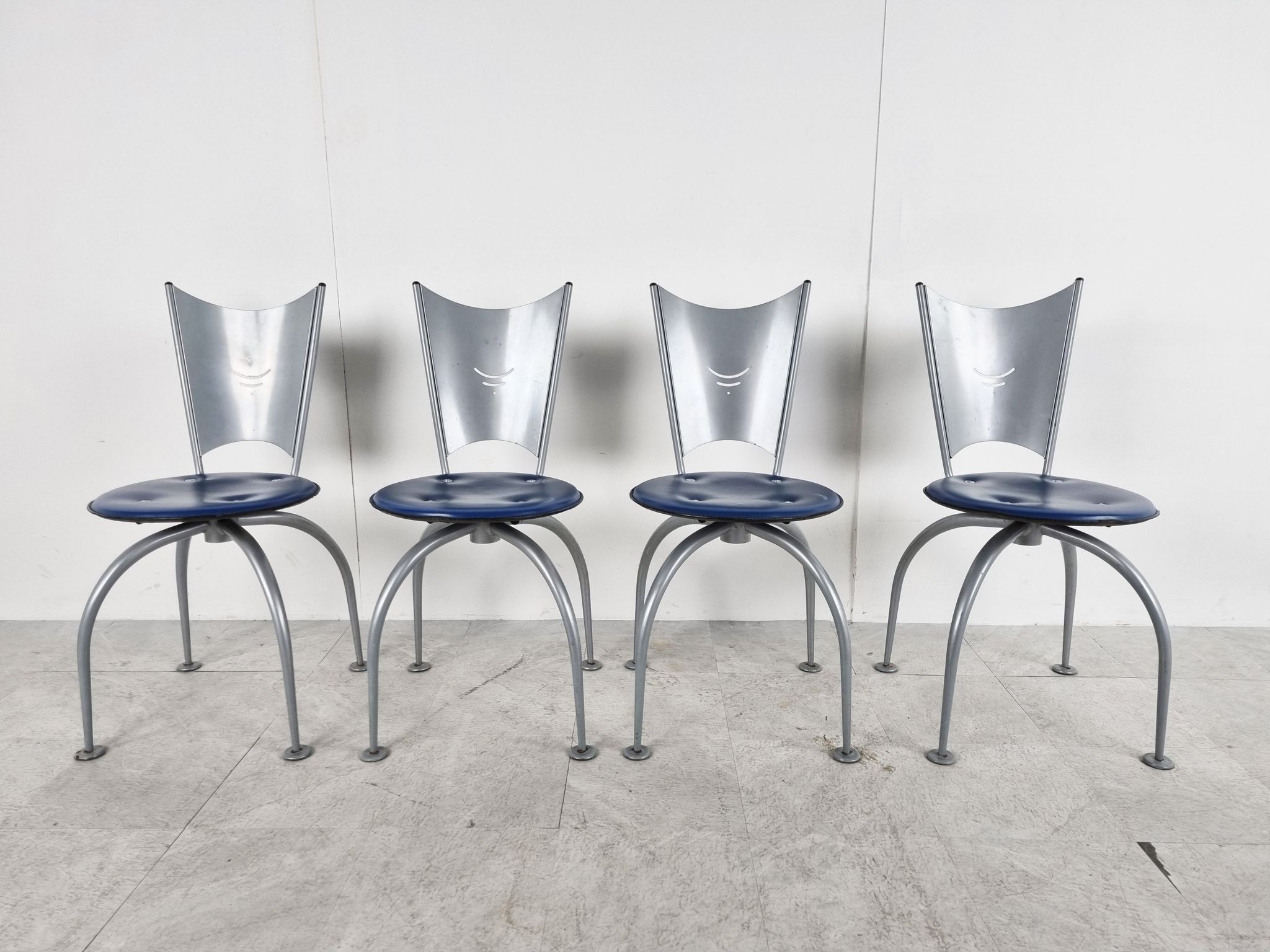 Chaises de salle à manger en métal post-modernes, années 1990