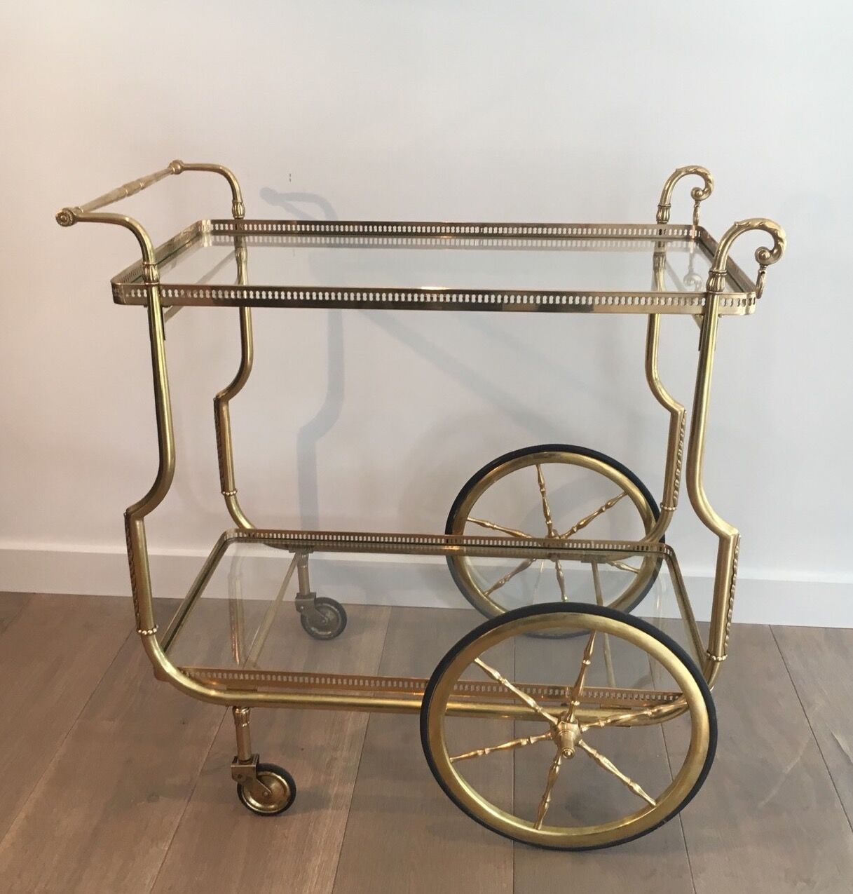 Neo-classical table in gilded metal and glass