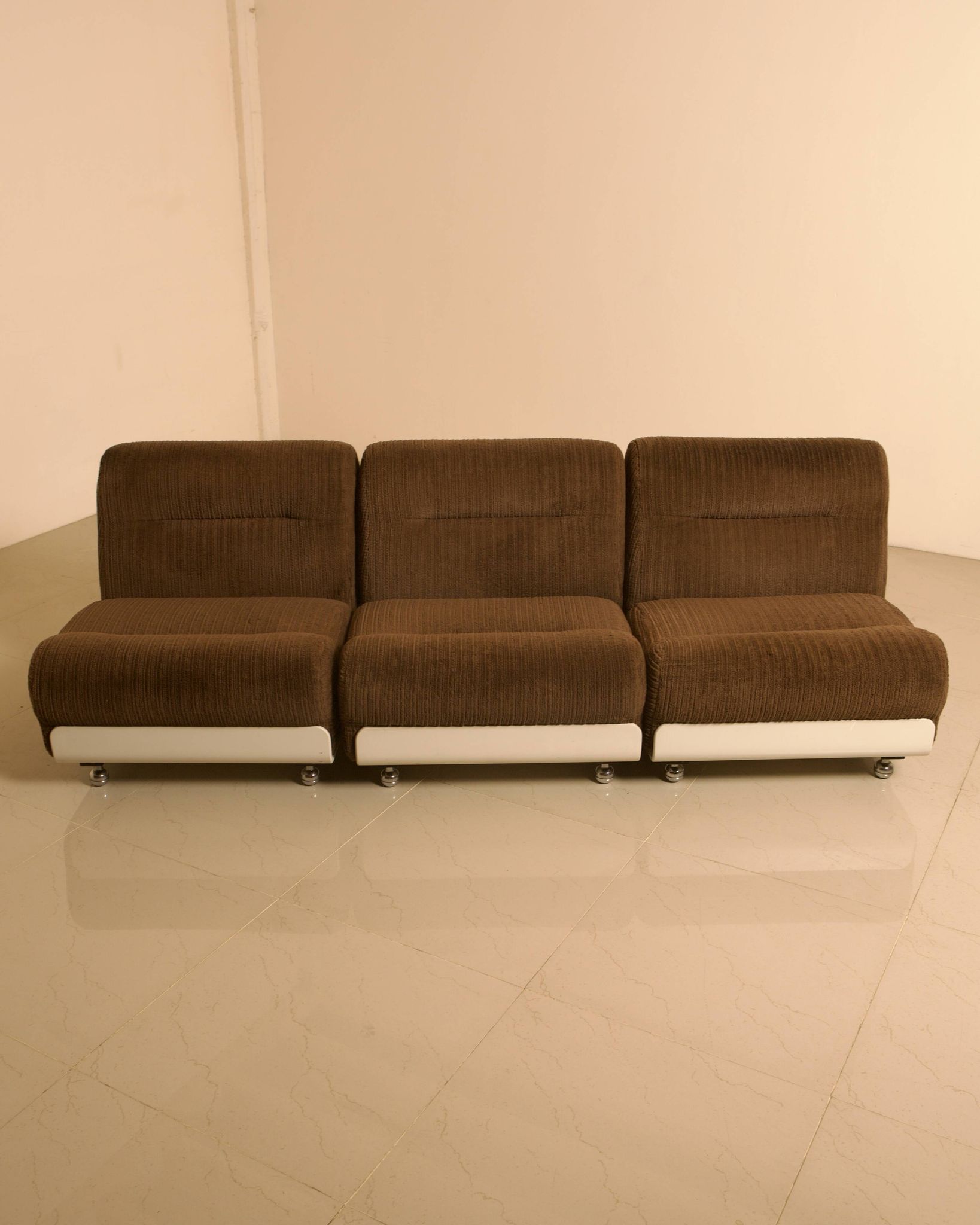 3 chauffeuses "Concha" en velours marron par Jo Otterpohl pour COR