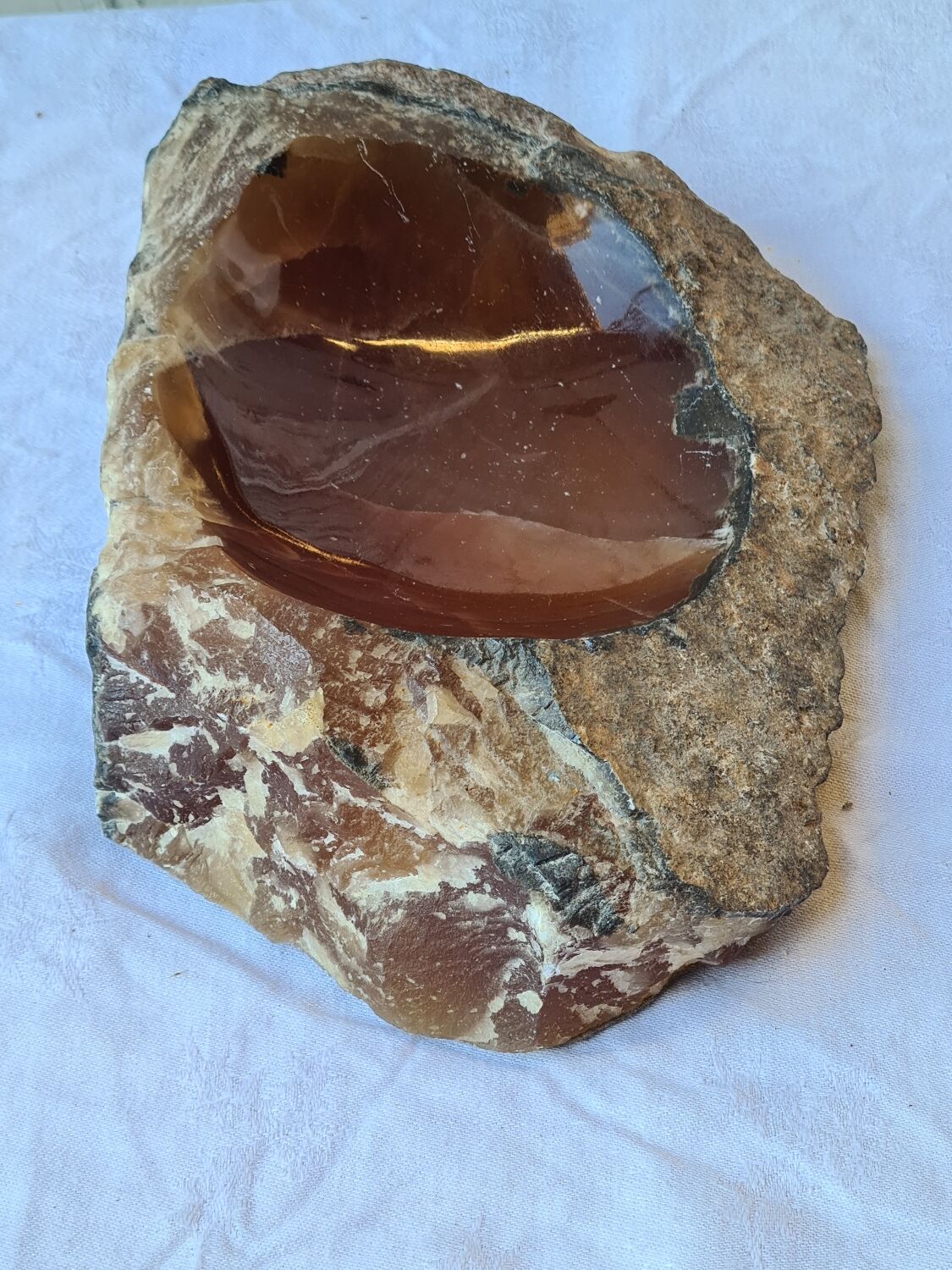 Empty pockets alabaster natural stone