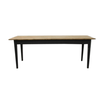 Farm table