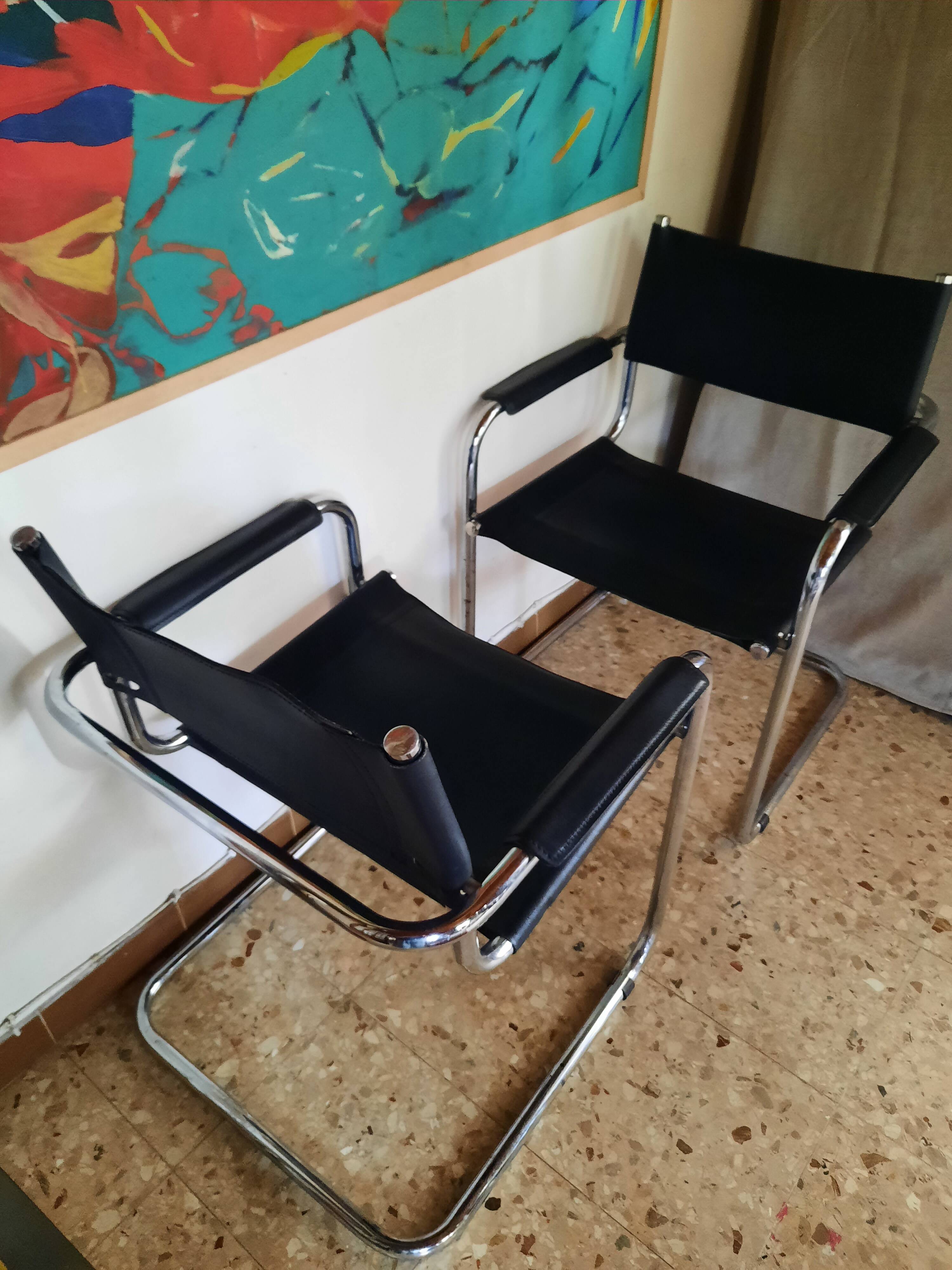 Paire de fauteuils cuir et chrome numérotés années 70
