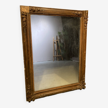 Rectangular wooden mirror with moldings