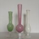 Lot de 3 vases anciens en opaline rose, blanc, vert