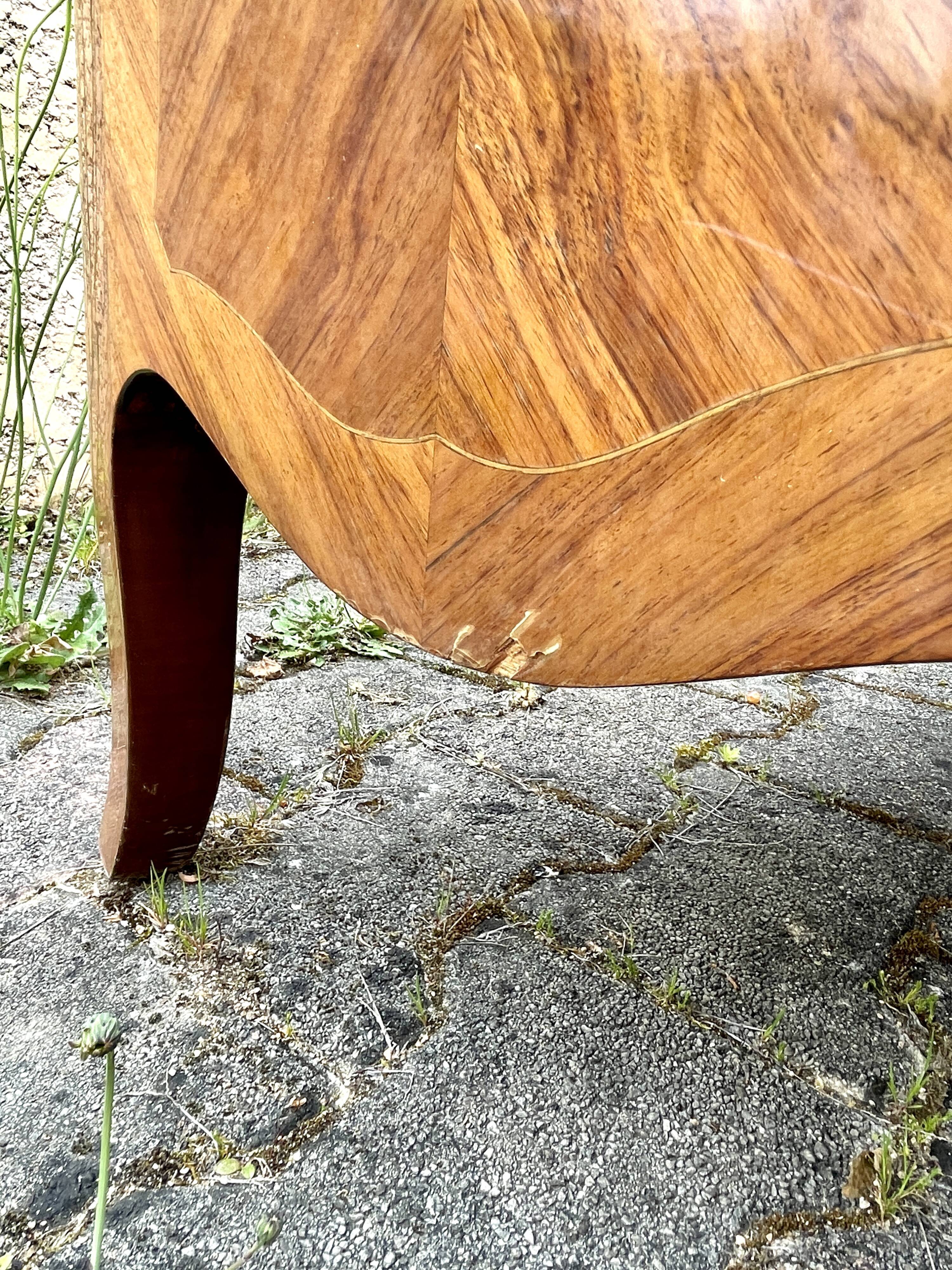 Louis XV style commode in marquetry, 20th century.