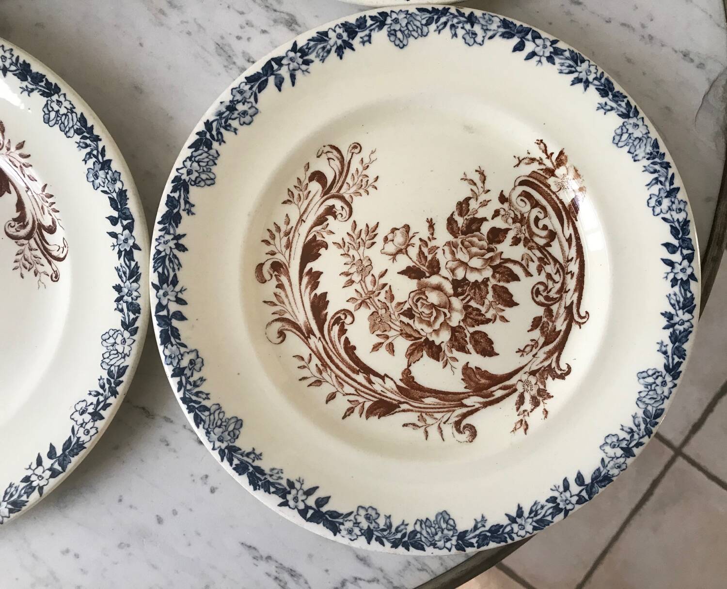 Set of 4 flat plates in Terre de Fer, Rocaille model, 19th century