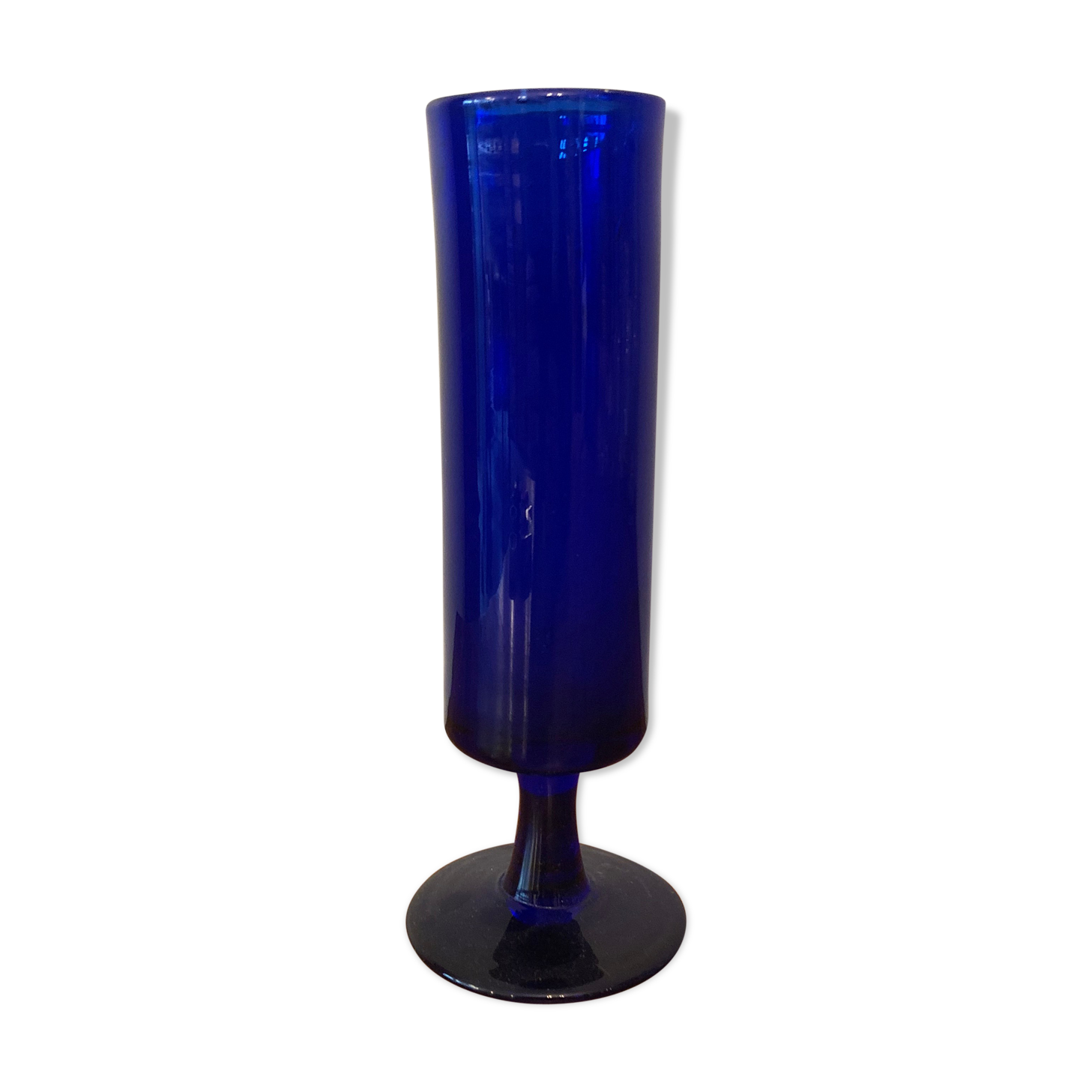 Vase en verre soufflé bleu