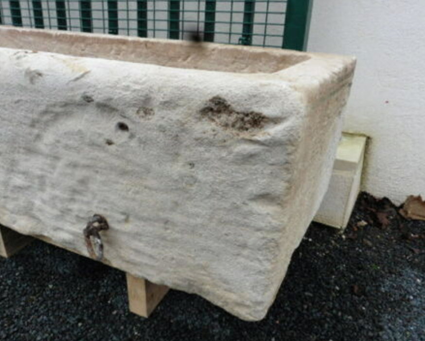 Natural stone trough with ring