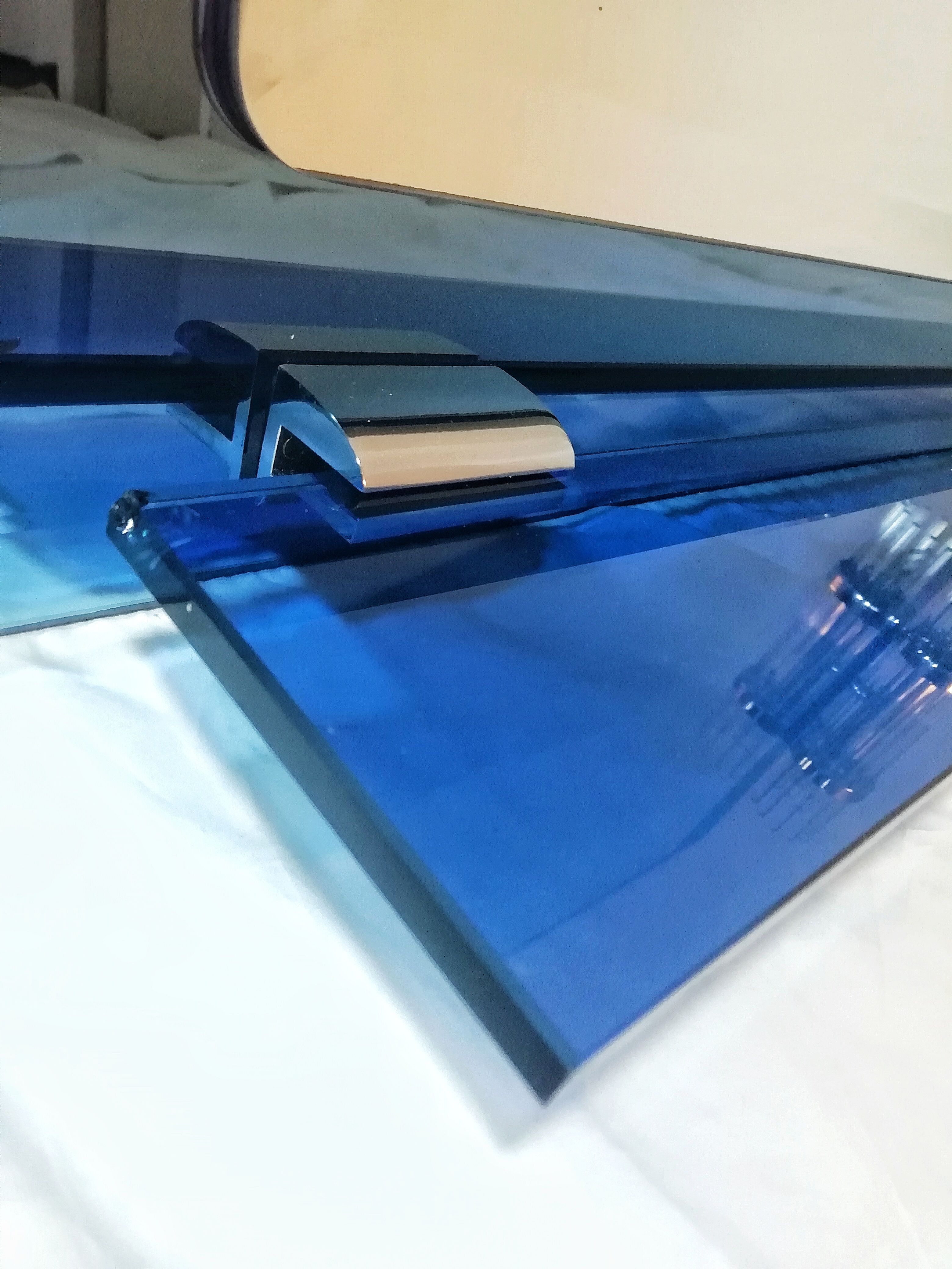 Miroir bleu de bain en verre