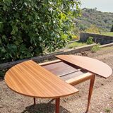 Vintage extendable round table