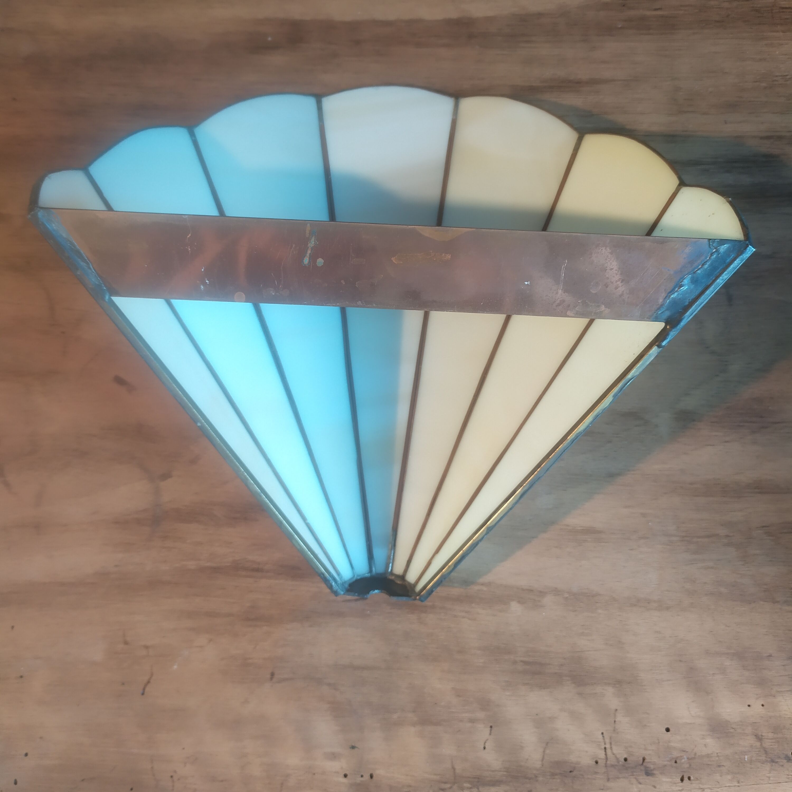 Tiffany style fan wall lamp - Art Deco - welded white glass