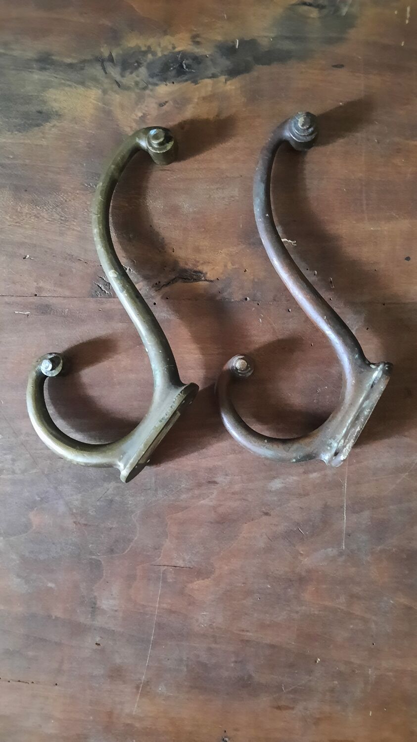 Paire de patères en bronze