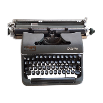 Typewriter olympia model oriette