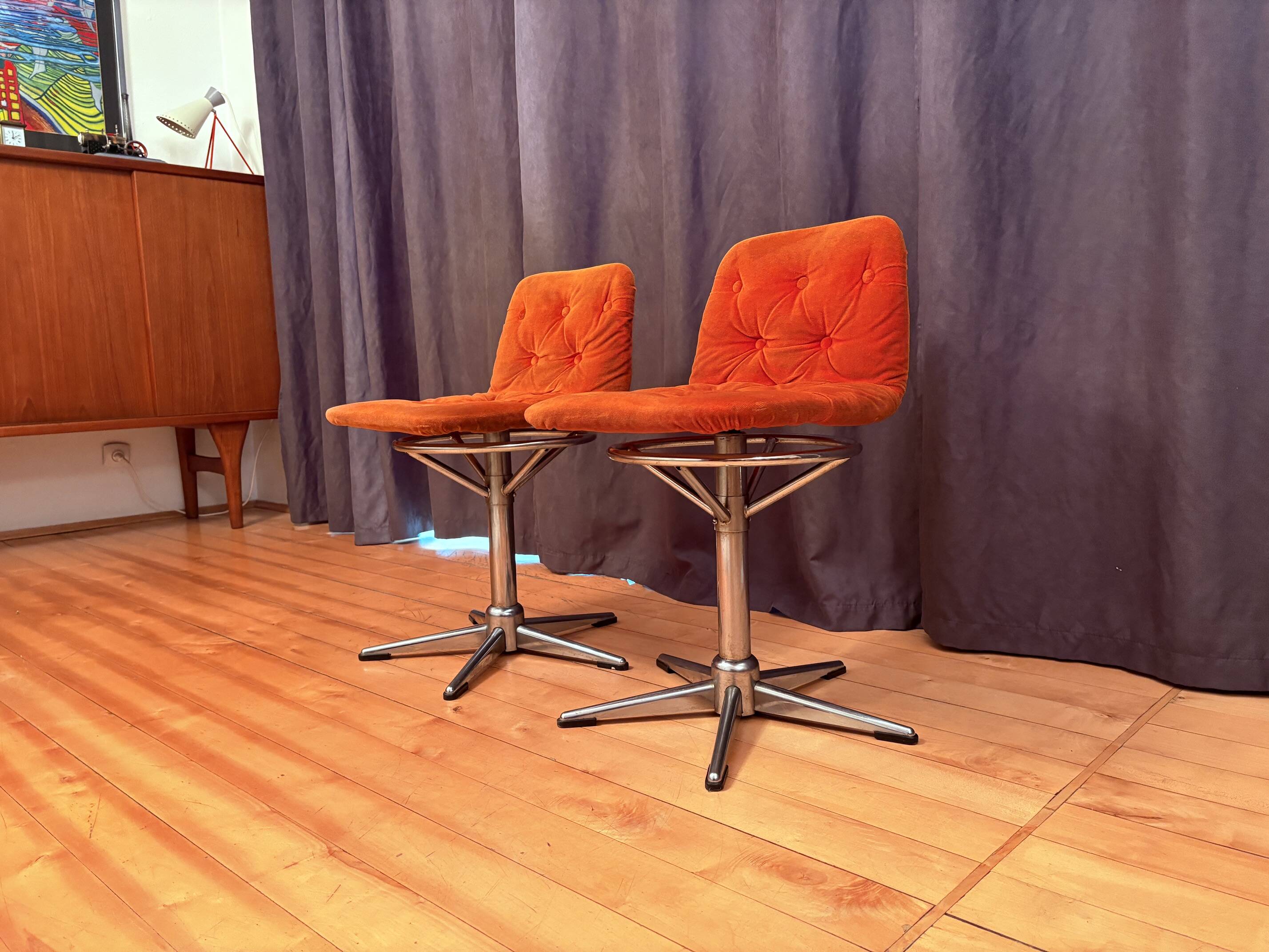 Paire de chaises pivotantes, années 1960