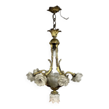 Lustre en bronze doré avec verrerie aux roses et coquilles
