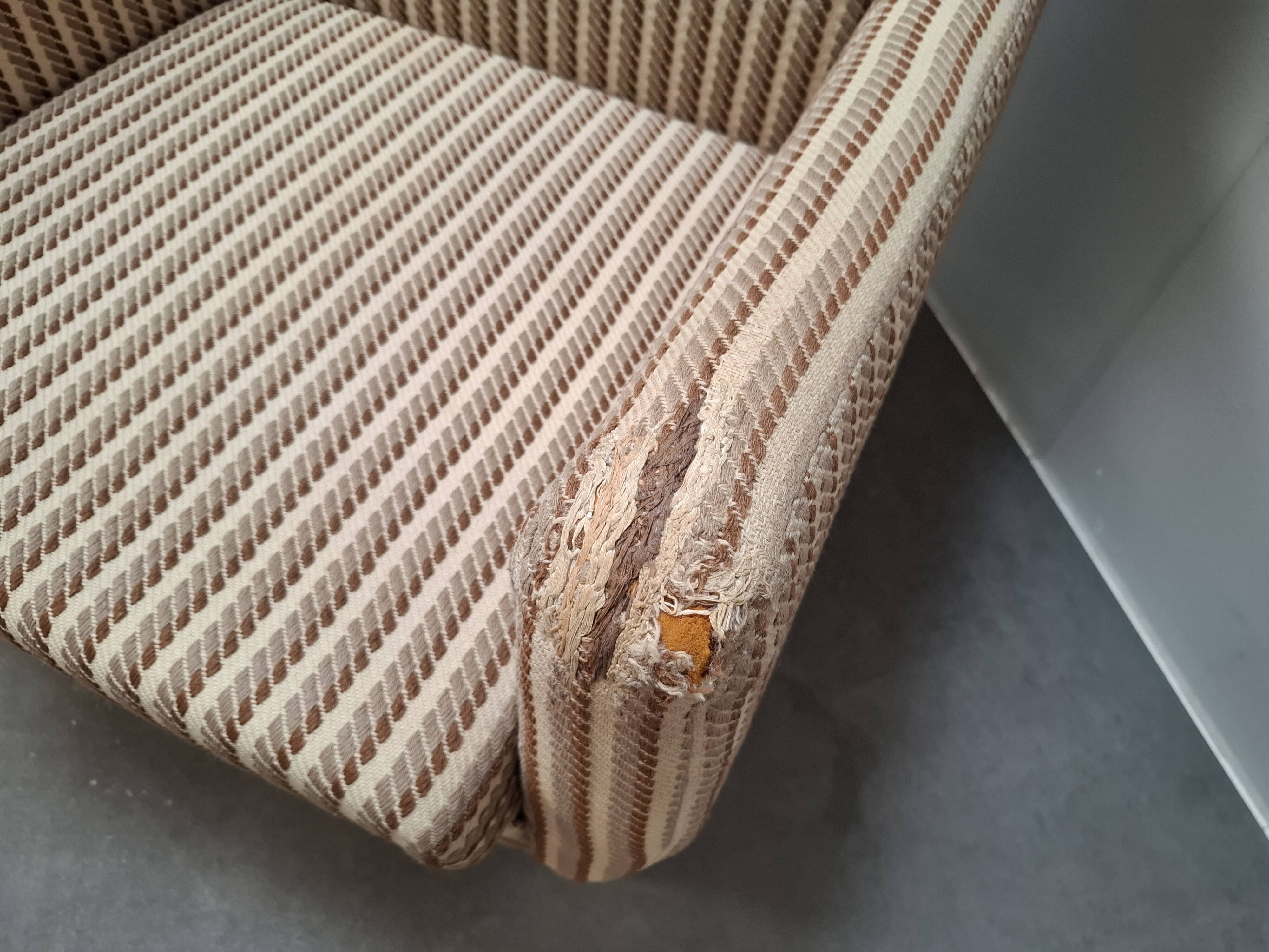 Fauteuil à oreilles de style mid-century moderne