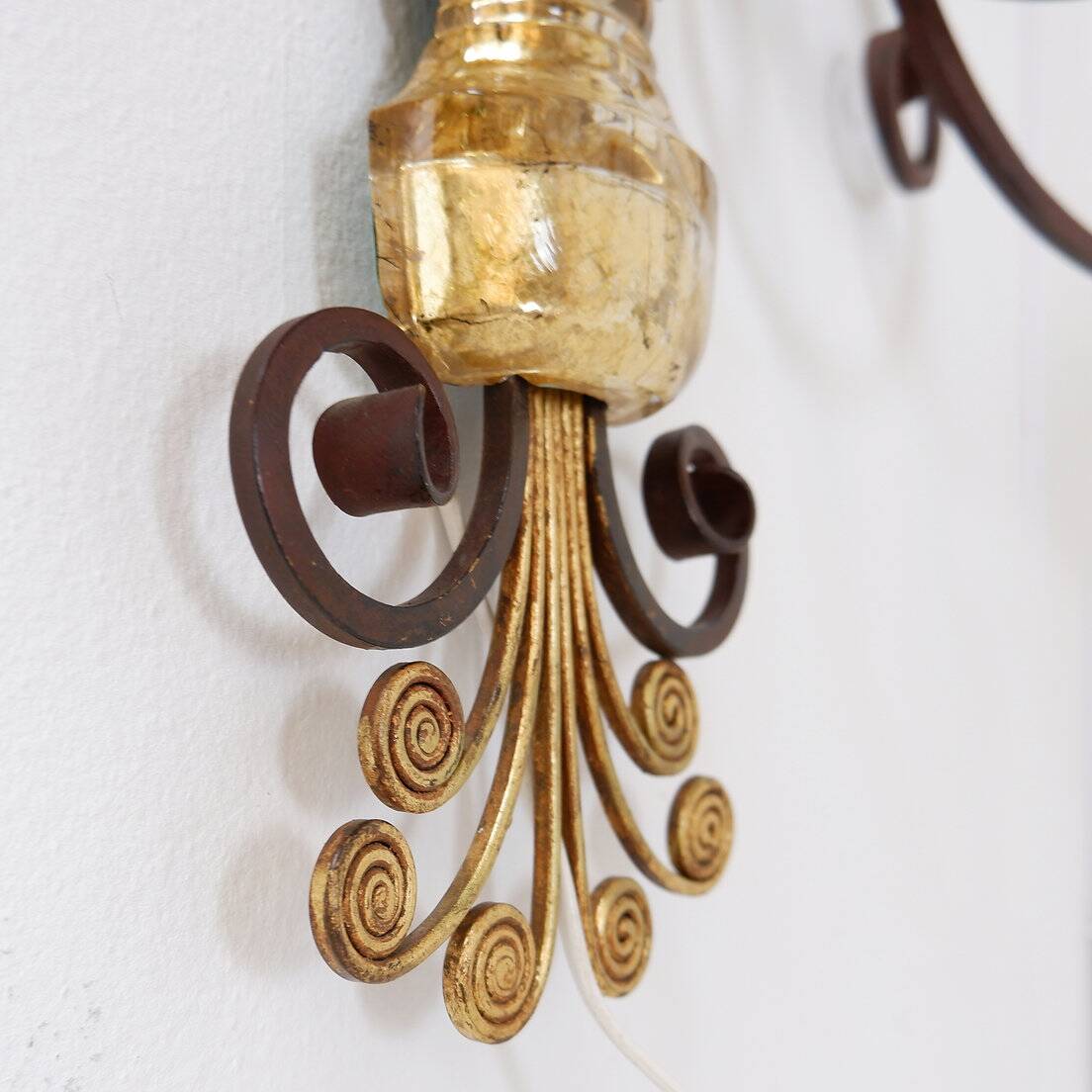 Applique en fer forgé et verre dans le style de la Maison Baguès