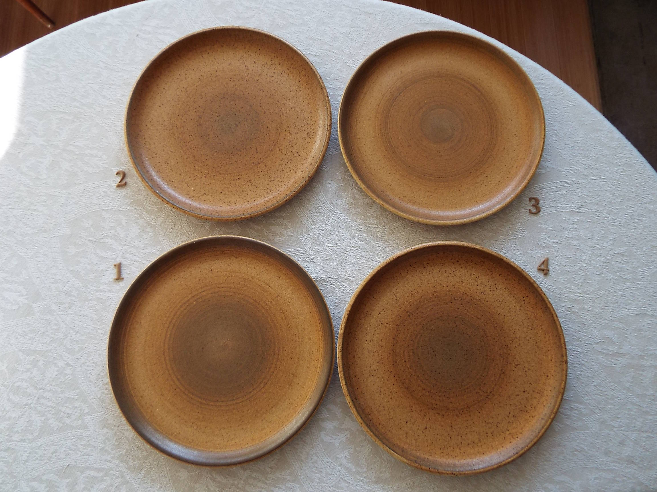 4 flat plates in Longchamp stoneware