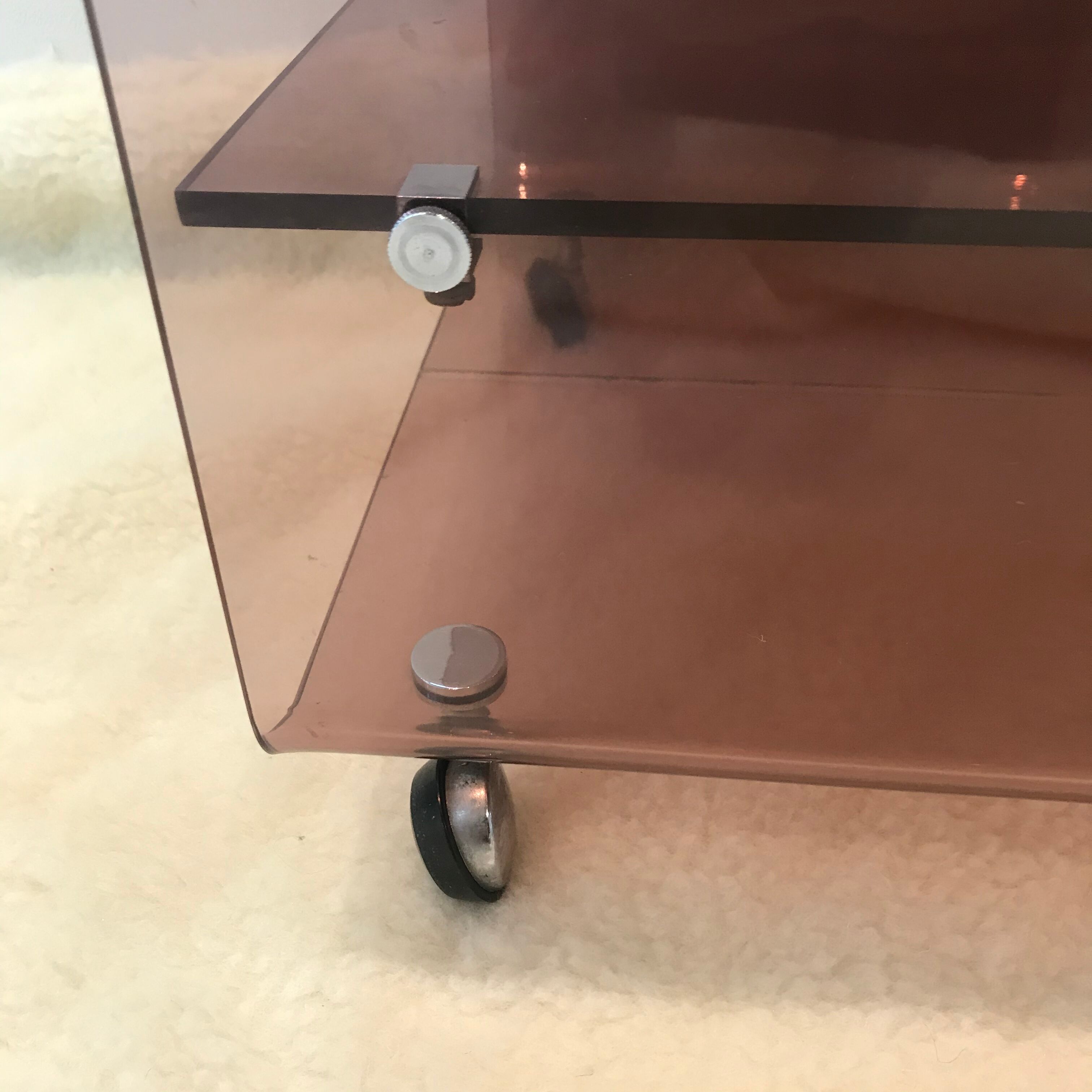 Michel Dumas serving table