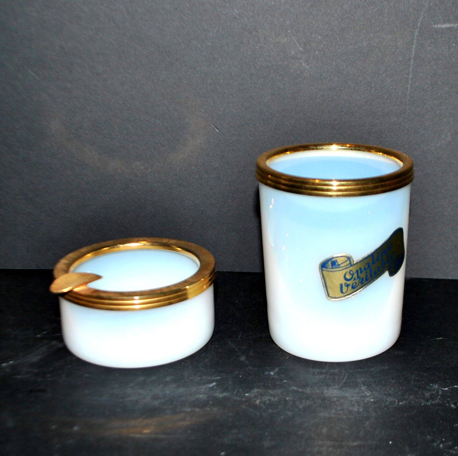 Cendrier vintage en verre opaline blanche et gobelet à cigarette opaline véritable