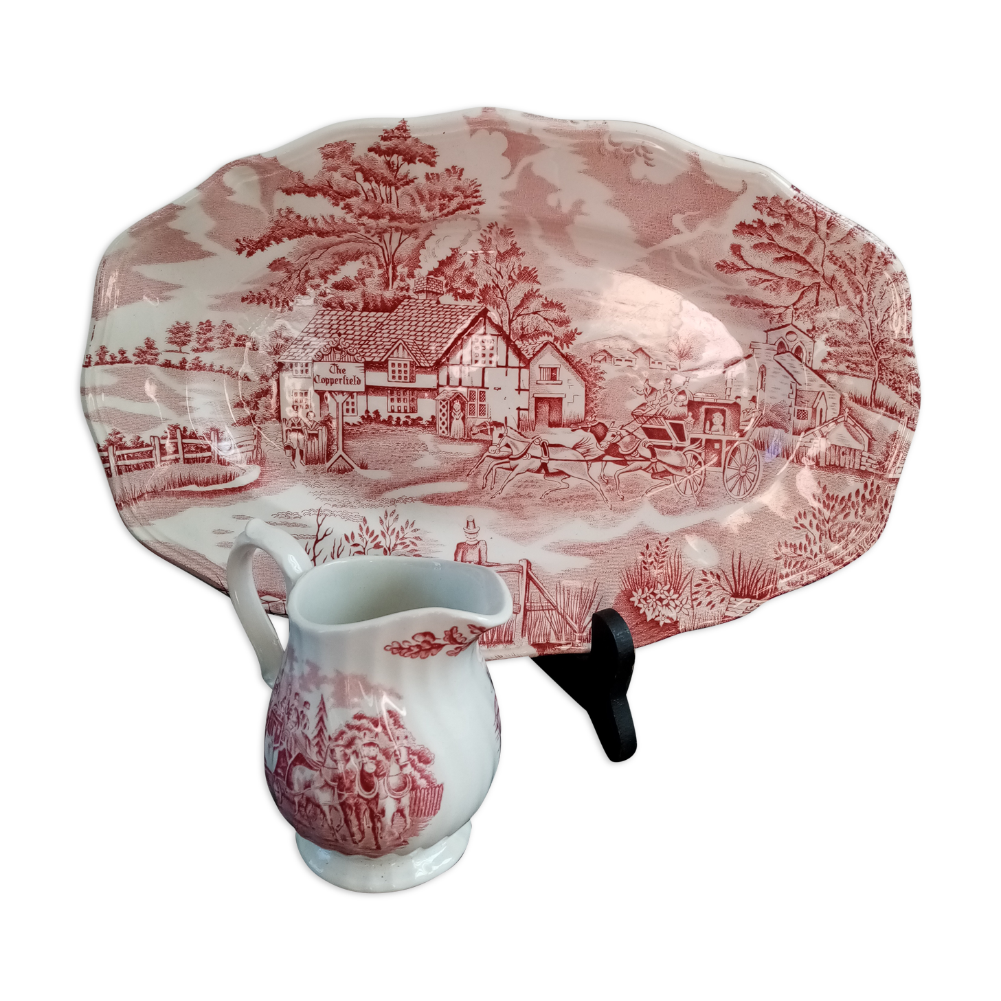 Staffordshire dish and gravy boat