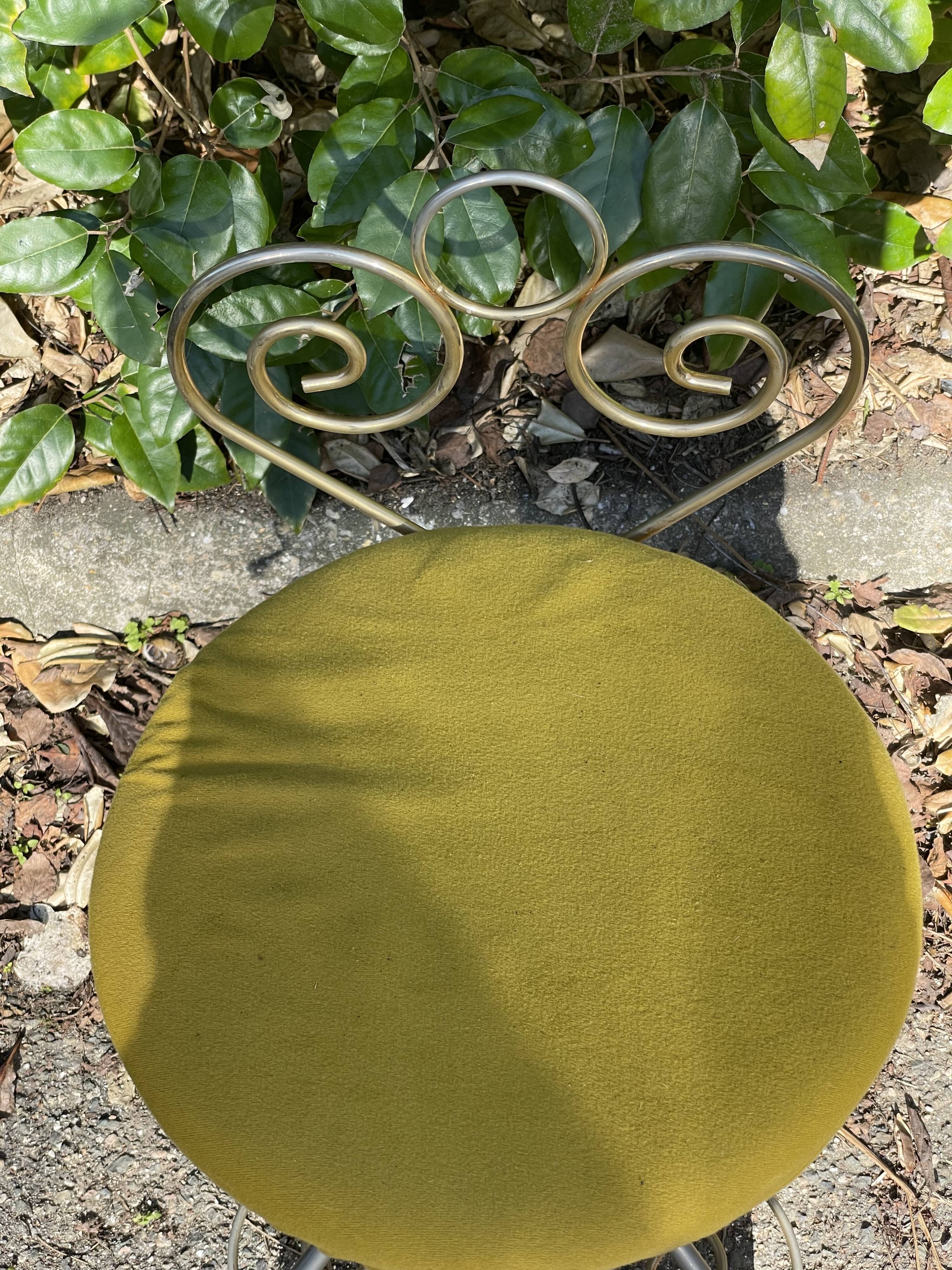 Small chamber chair in gold gold fine metal