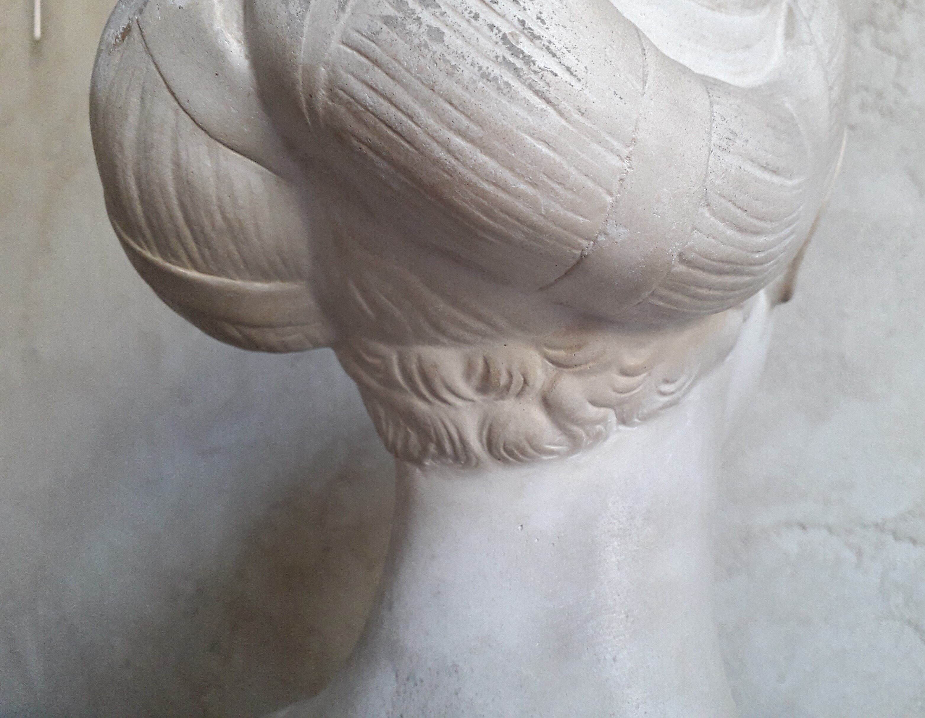 Buste en plâtre de femme ateliers du Louvre