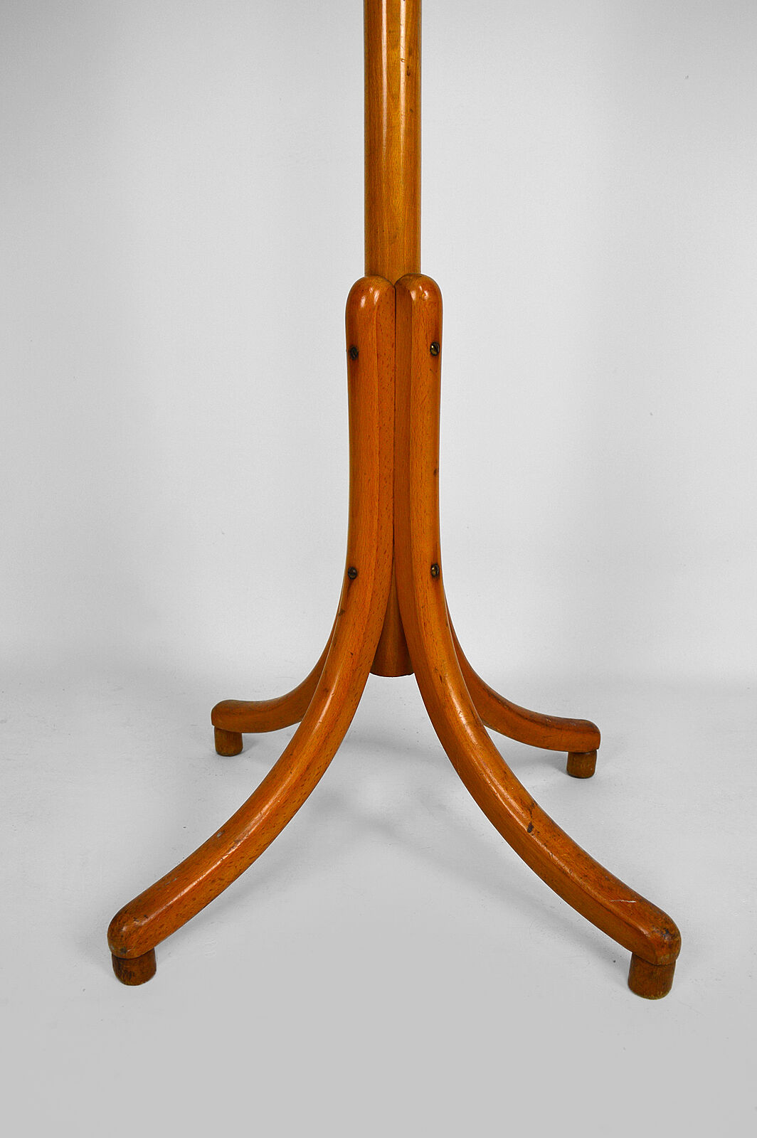 Art Deco curved wooden parrot coat rack, Fischel, Czechoslovakia, circa 1925-1930