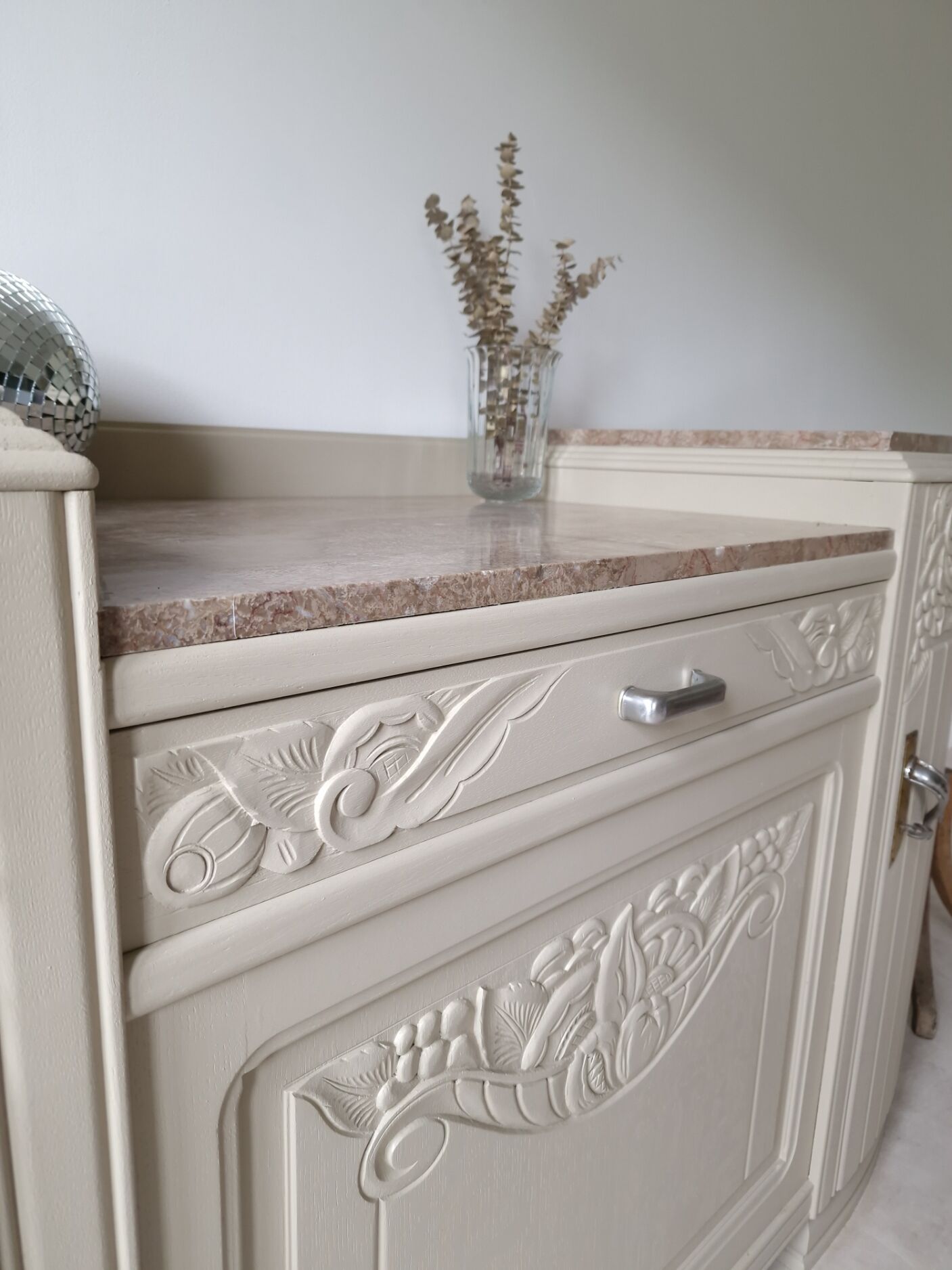 Art Deco beige buffet