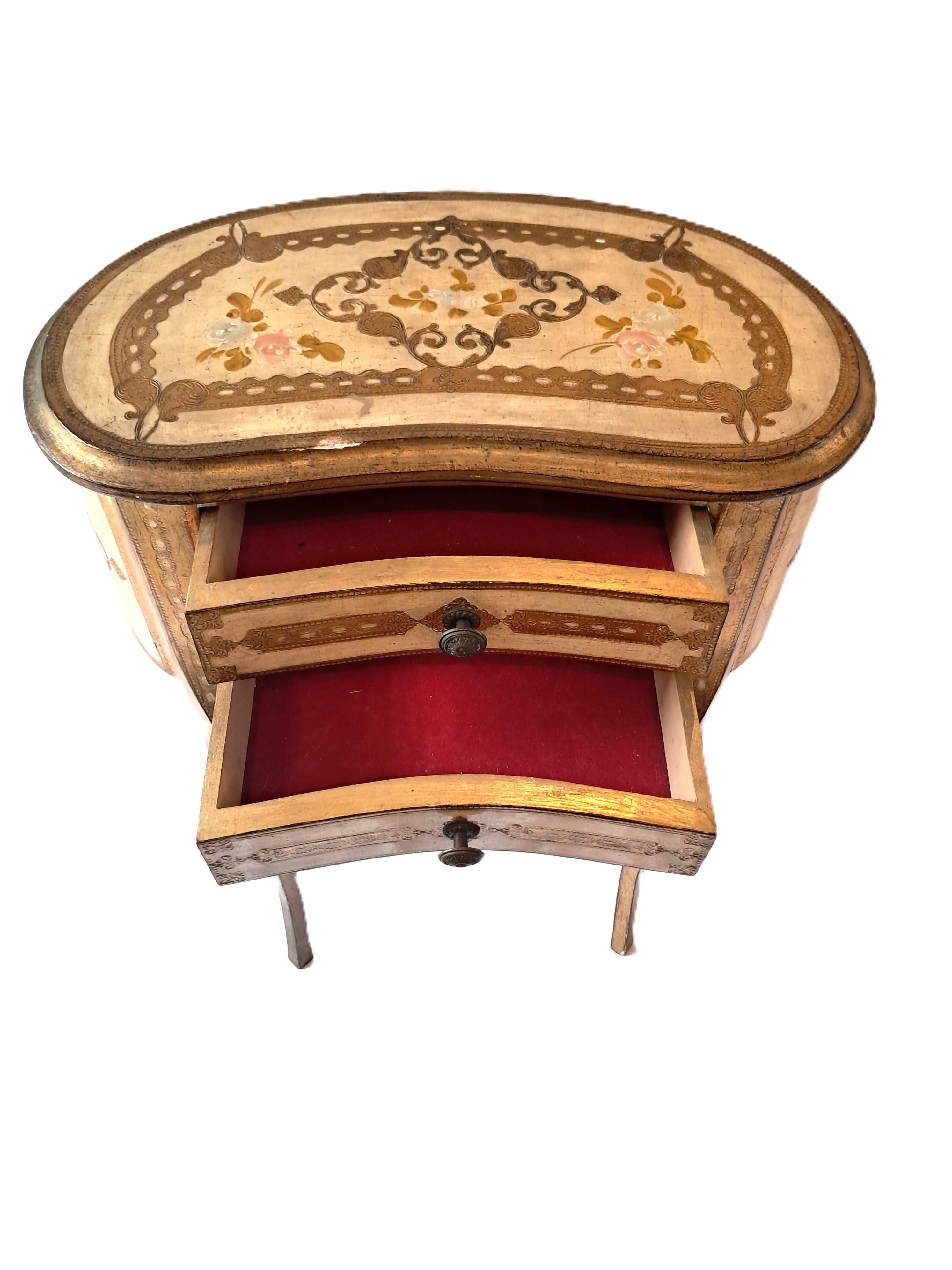 Small kidney side table with drawers in gilded wood, florentine style