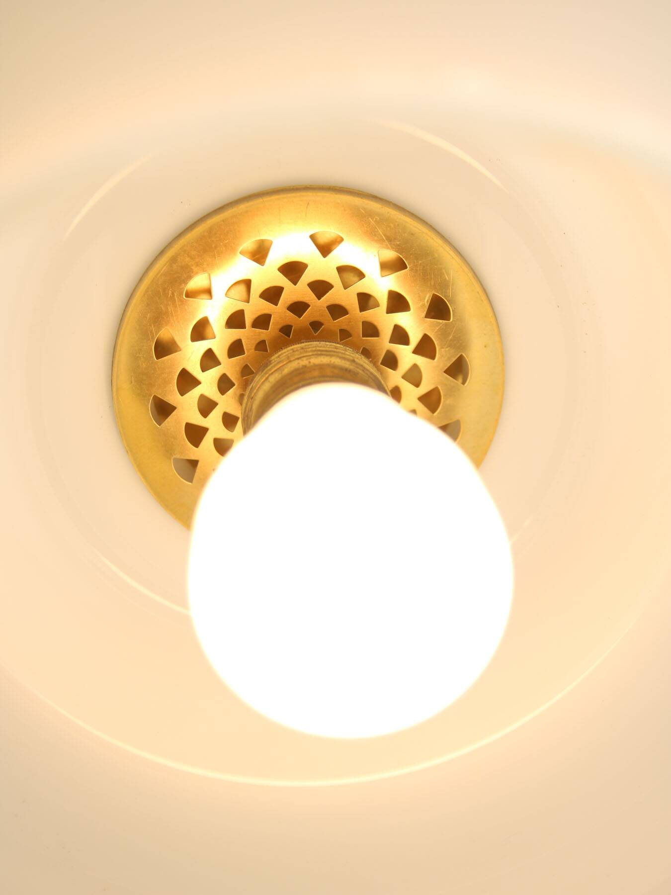 Lampe à Suspension Mid-Century en Laiton et Opaline, Italie, 1950s