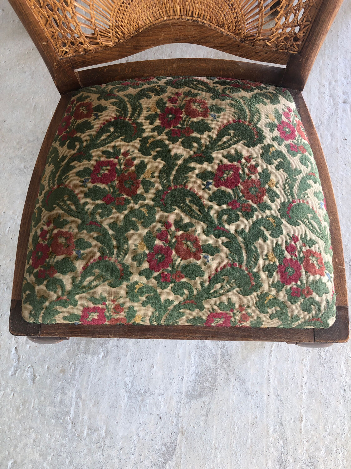Table ronde avec rallonges et 4 chaises dossier cannage Vintage