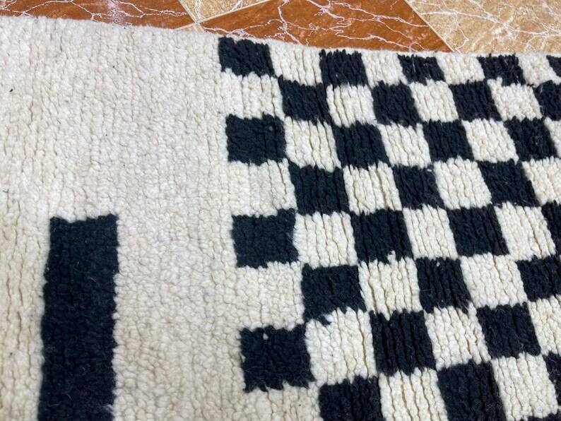 Handmade decorated Berber rug 250cm x 150cm