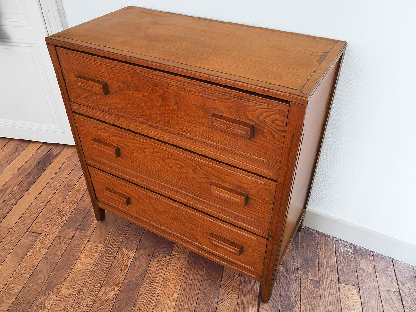 Commode en bois massif vintage