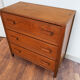 Commode en bois massif vintage