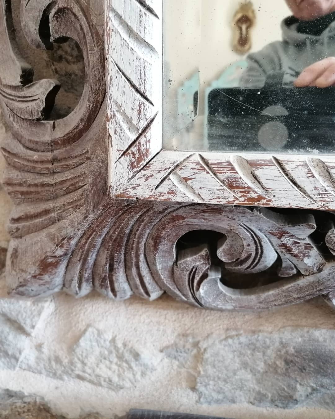 Carved wood mirror with white lead patina - 130x83cm