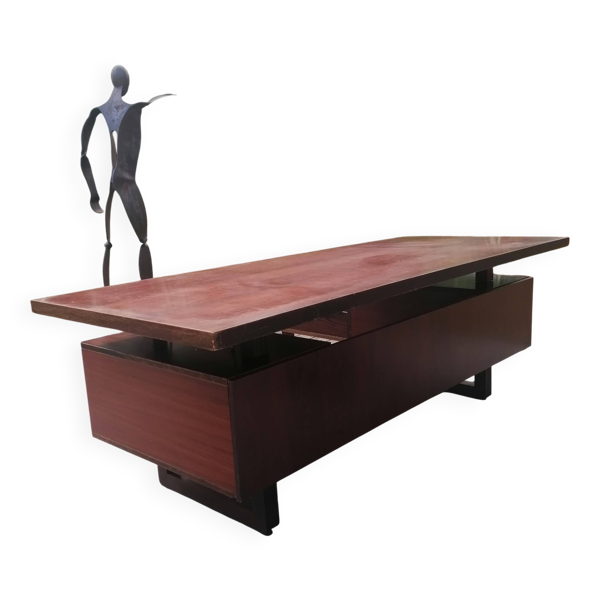 Bureau type ''direction