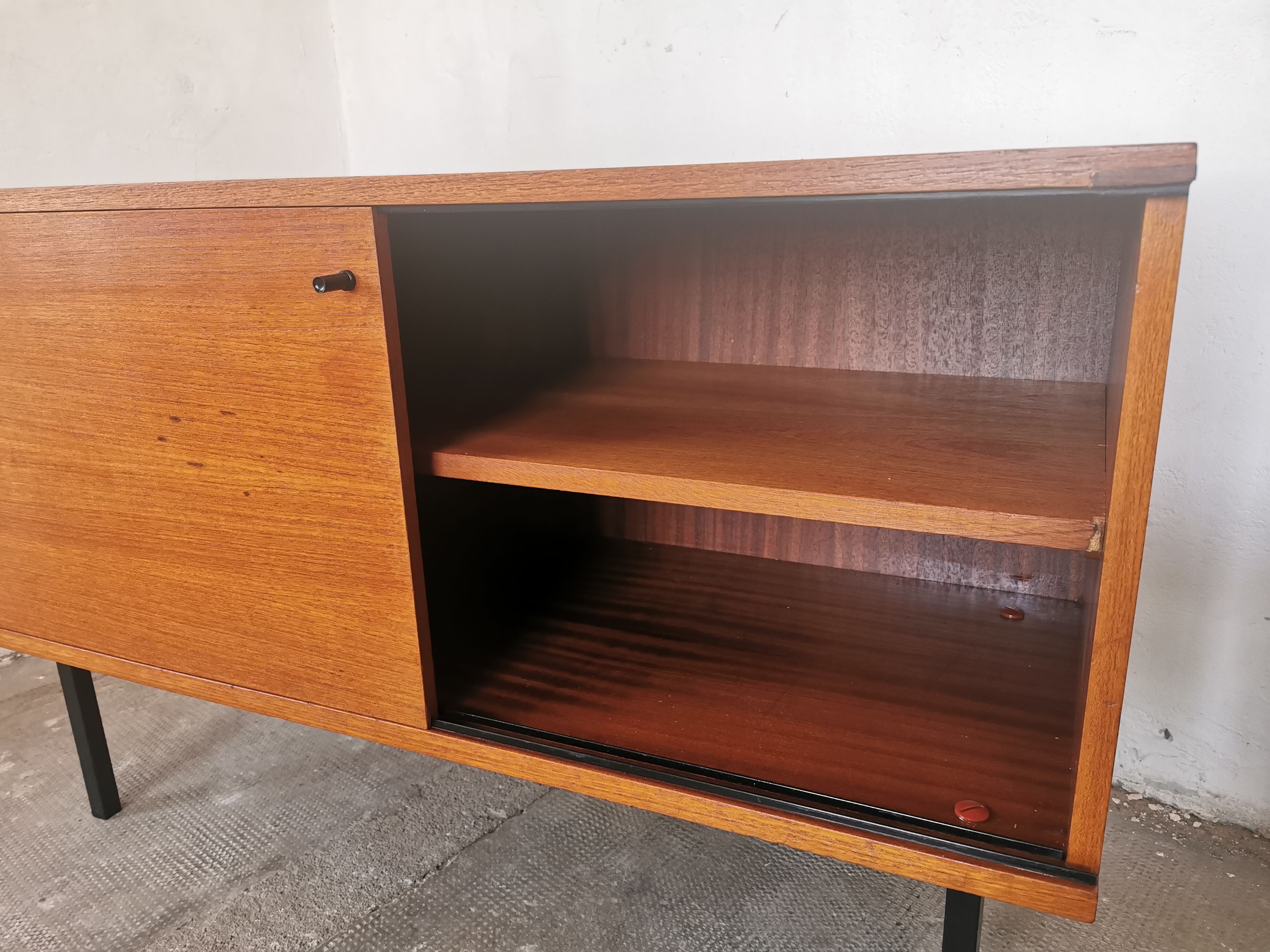 Buffet portes coulissantes en teck de Gunther Renkel pour Rego